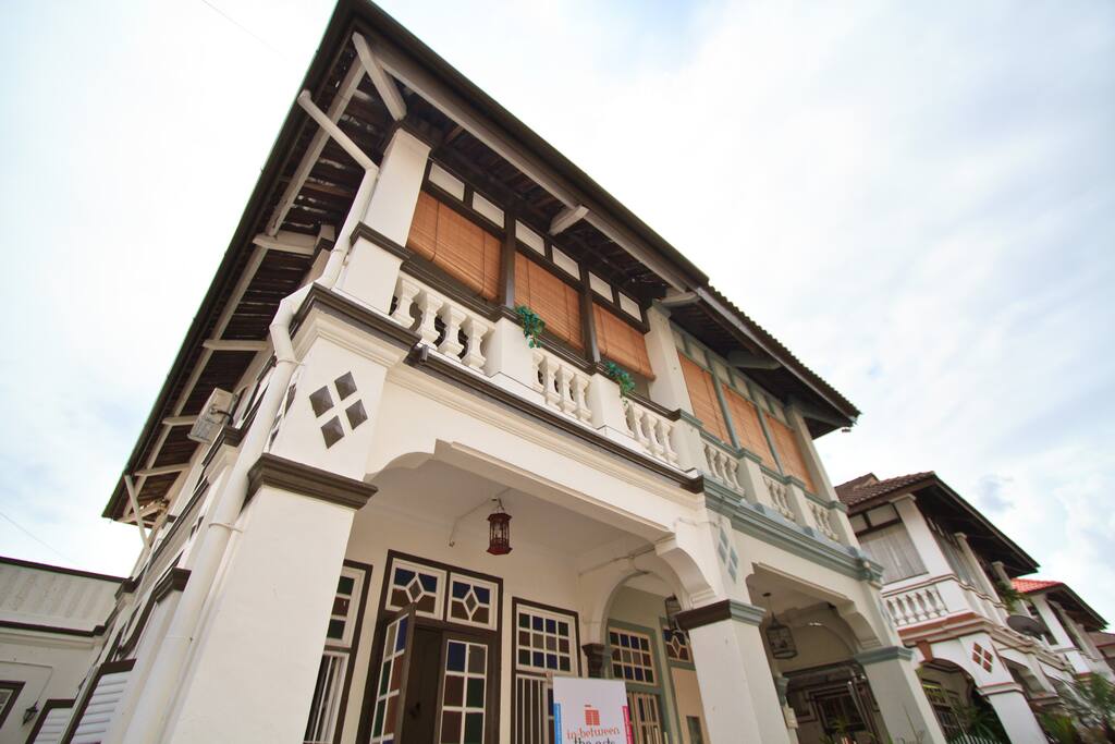 Heritage Townhouse in quaint Lane nr. Gurney Dr. Houses for Rent in