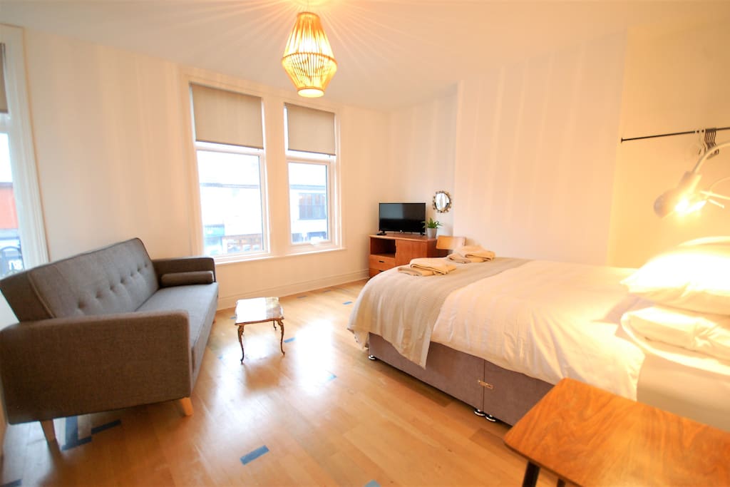 Bedroom 1: Double room