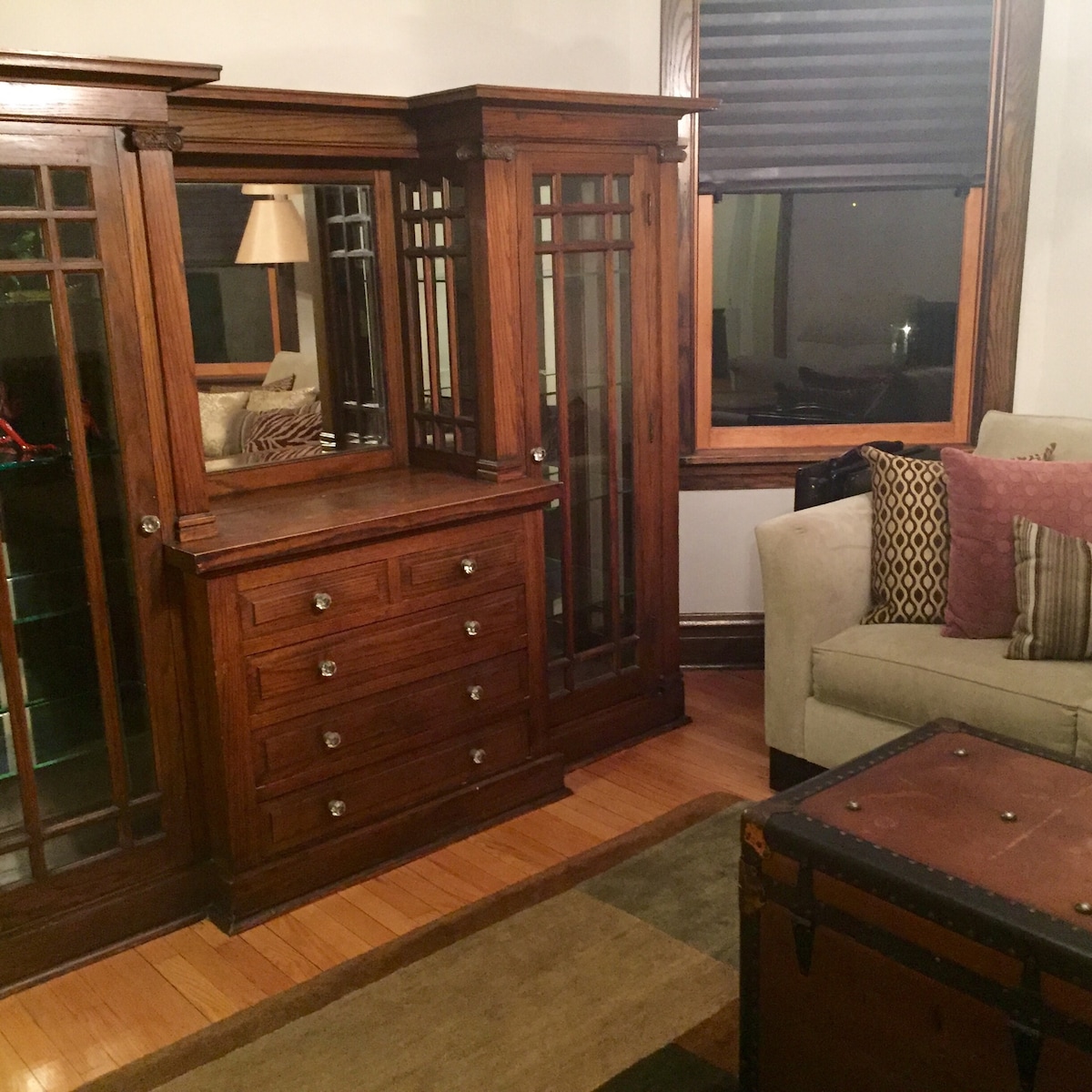 在自助餐厅寻找棋盘游戏和纸牌。做一些古老的大富翁！很有趣！