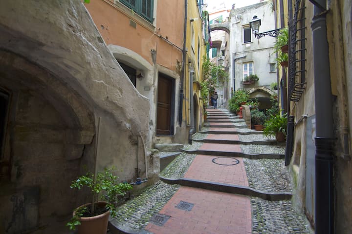 MINI ACCOMMODATION IN SANREMO LIGUR
