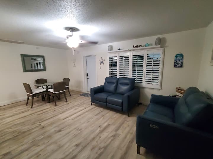 Cozy Home, Huge Yard, Close To Beach & Restaurants - Jensen Beach, FL
