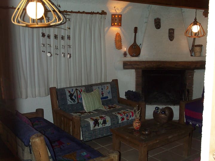 Casa Tilostoc ליד Valle de Bravo במקסיקו - סלון