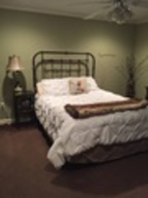 Master Bedroom with queen size bed TV/Cable