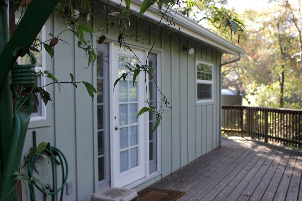 Private Cottage Overlooking Creek Guesthouses for Rent in Scotts