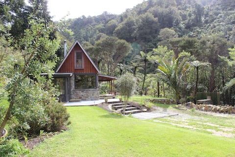 ParaPara River Retreat, tranquil, private, cosy