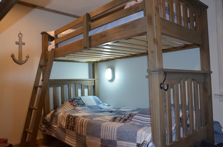 kila kitanda kina mwangaza wake wa kusoma