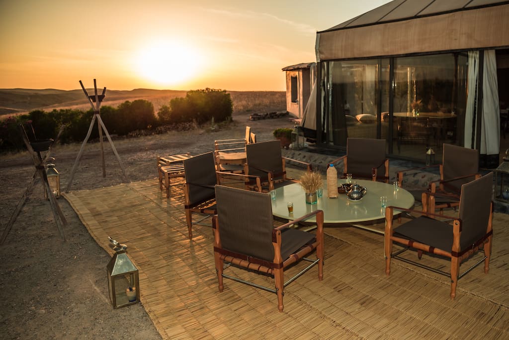 Terrasse vue sur le désert