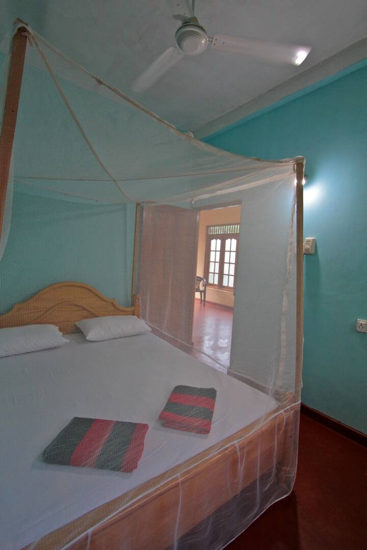 ห้องนอนหมายเลข 1 ที่ชั้นล่าง