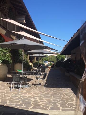 Ocean view gated estate in Point Dume / Beach Key gallery image 5