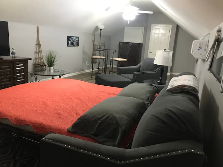 Potkrovlje na katu, garažno krilo