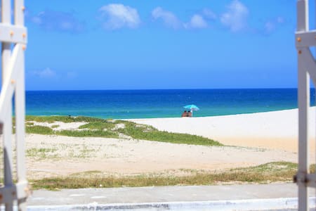 Quarto em casa na frente da praia + café da manhã