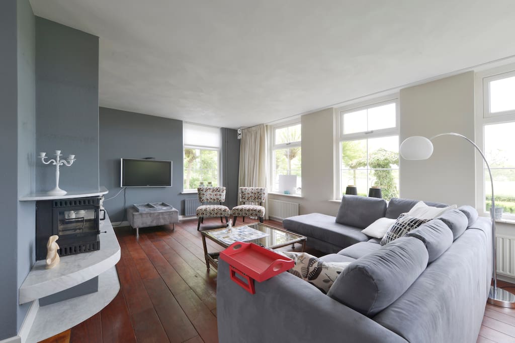 De Woonkamer met comfortabele hoekbank