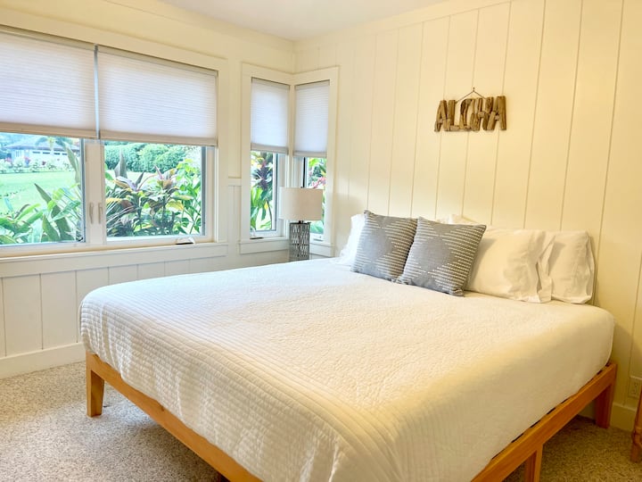 Chambre avec lit King Size. Connectez-vous à la salle de bain de Jack et Jill.