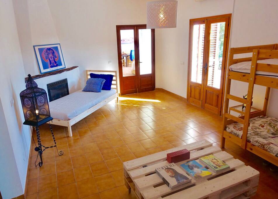Single bed room,bunker together