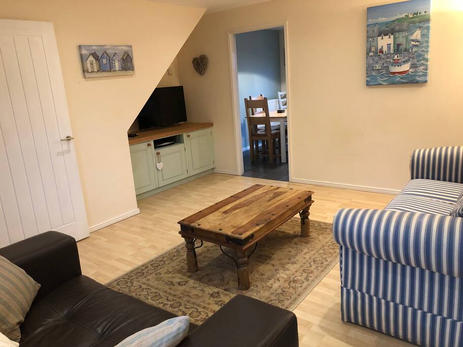 Living room with TV, sky box and WiFi