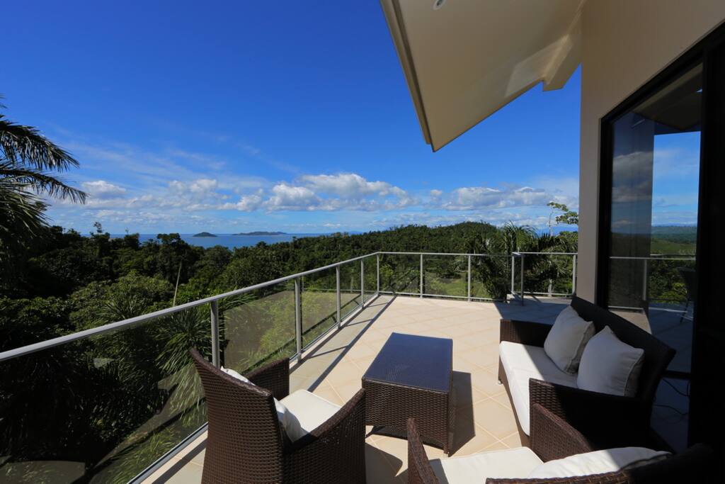 Solitude - Mission Beach - Outdoor Sitting Area