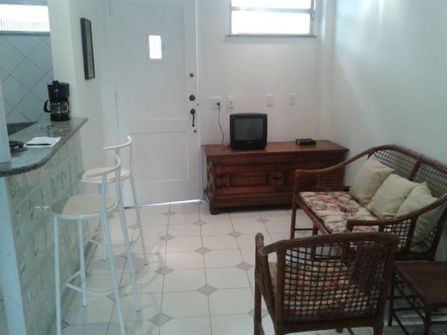 LEBLON 1 BED FLAT BEST LOCATION
