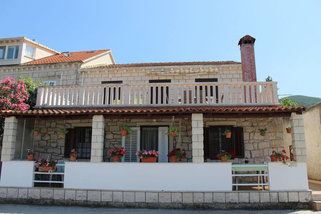 House 10 metres from the sea