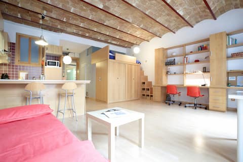 Anuncio de Airbnb popular: Cozy apartment perfect situation - metro & WIFI en Barcelona