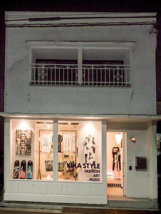Fashion select store Grand fl of apartment .please stop by .
your room is 2FL of this store.