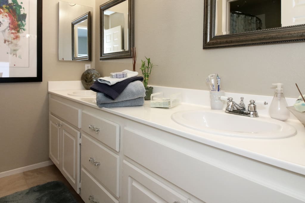 YOUR OWN BATHROOM WITH SOAKING TUB AND SHOWER!