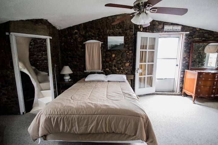 Bedroom 3 with Queen Bed