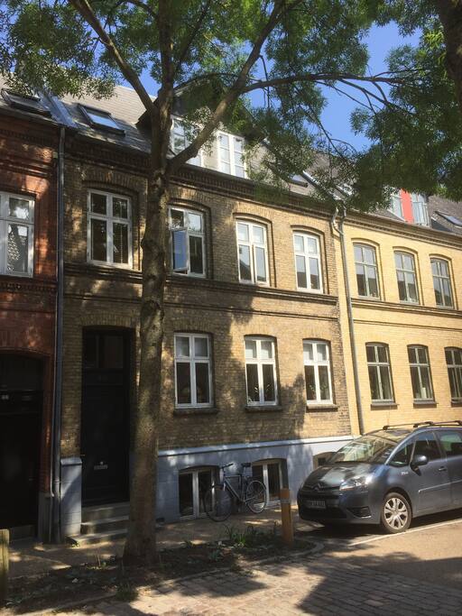 Lejligheden ligger på anden sal
