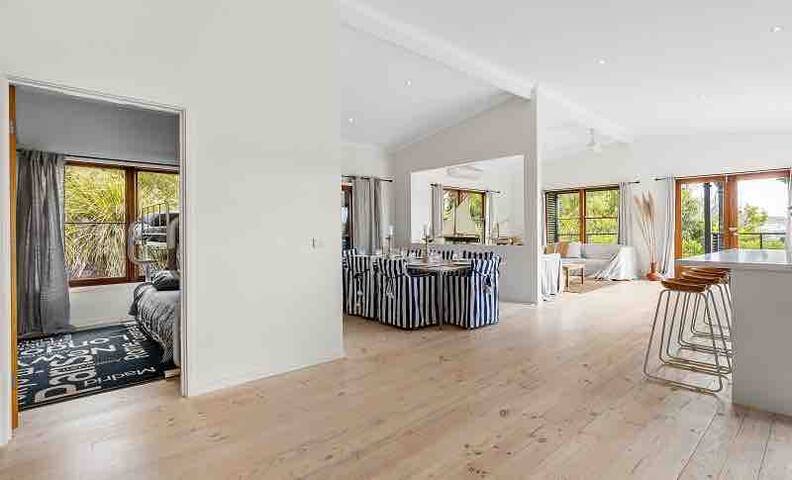 My Champagne Deck by MyCoastline Accommodation gallery image 5