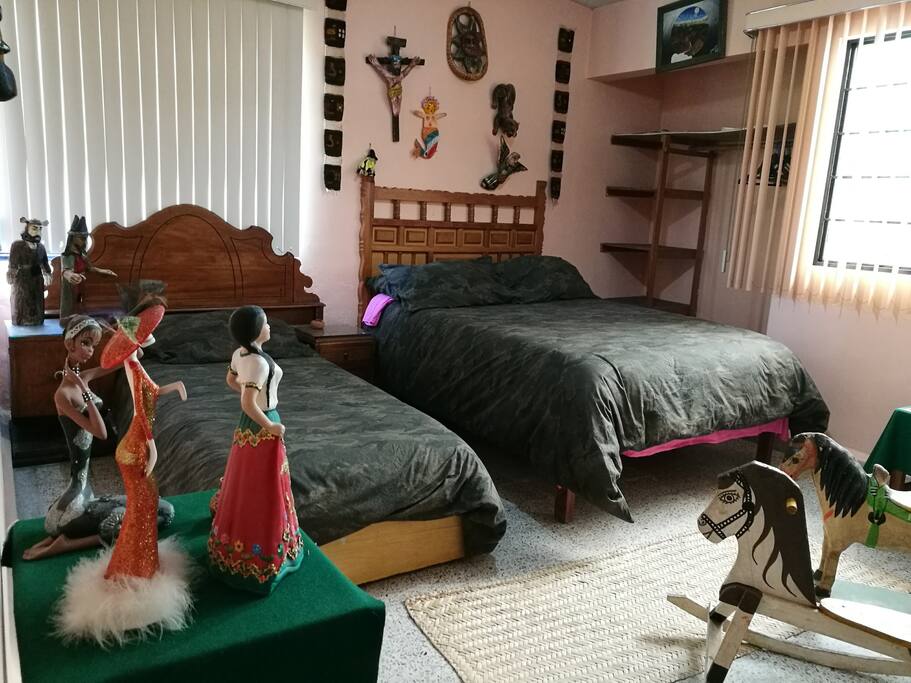 Recamara 03 / Bedroom of the dolls