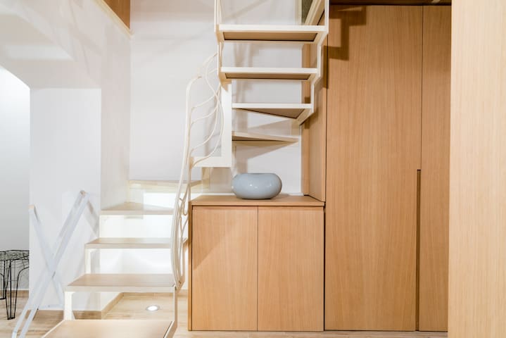 Sensational Loft with Architectural Ingenuity gallery image 5