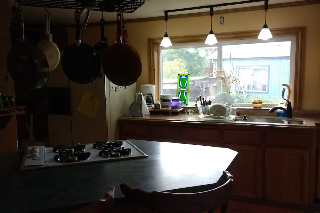 A nice large and friendly kitchen.