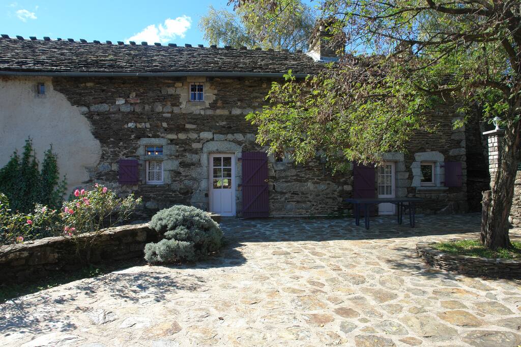 cour entre les deux habitations