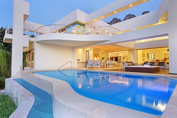 Camps Bay 5 Star Holiday Mansion - Butler Service