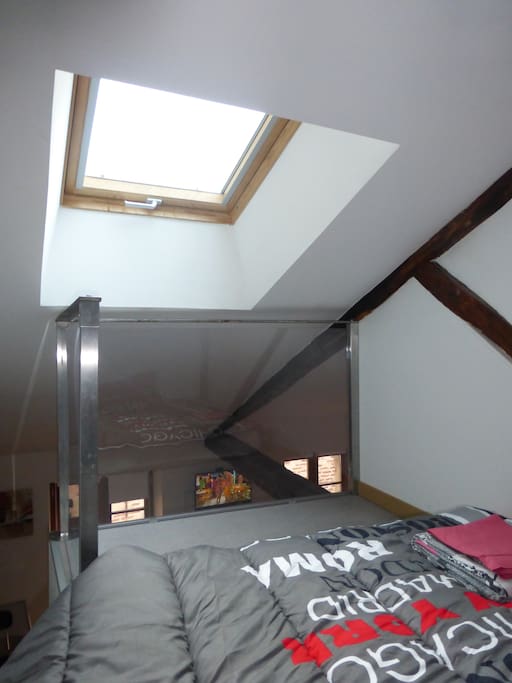 mezzanine et son couchage de 1m20