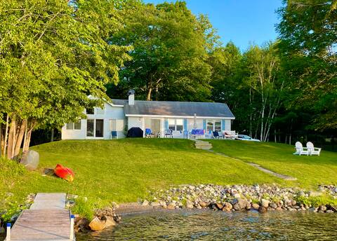 Picturesque Lakefront Retreat in Belgrade Lakes