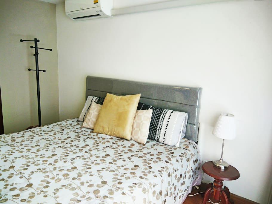 Master bed room with king size bed