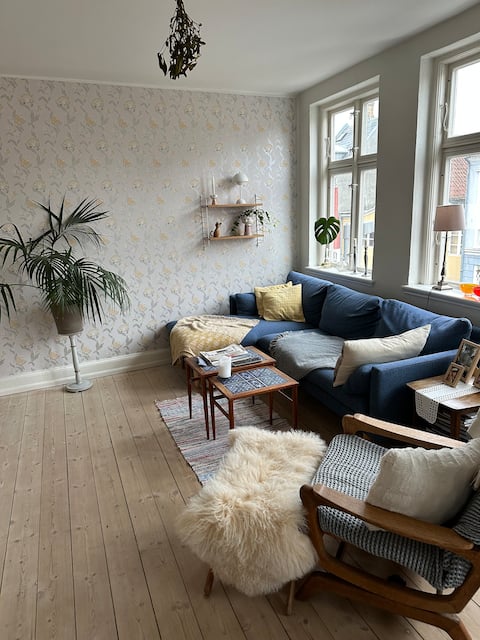 Very central older townhouse with coziness and atmosphere.