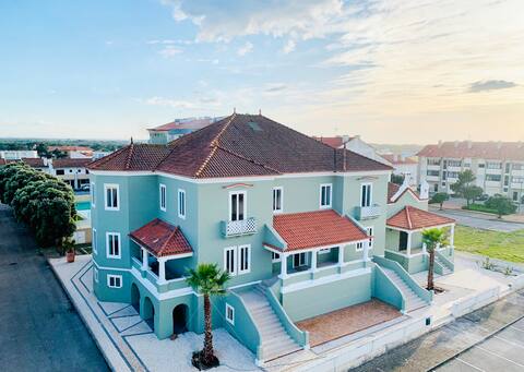 Luxury Boutique Vacation Villa     (sleeps 16-22)