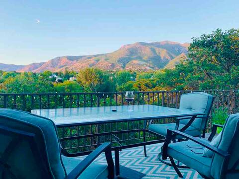 Premier Mountain Panorama Home 3 BA Large Jacuzzi!