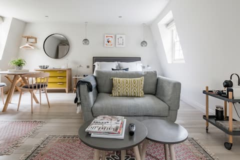Stylish Coach House Studio in the Heart of Bath