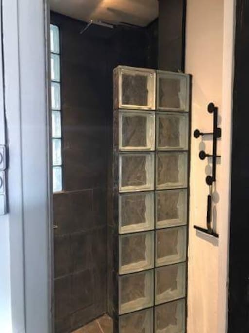 Bathroom with sonos speaker