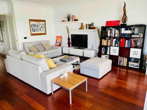 beautiful, ample and bright apartment