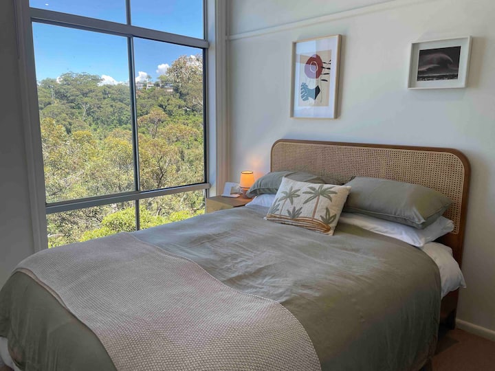 第二间卧室配备标准双人床。