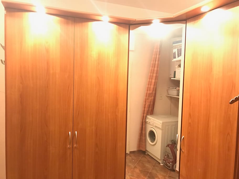 Plenty of storage space! That's a mirror reflection of the washer:)