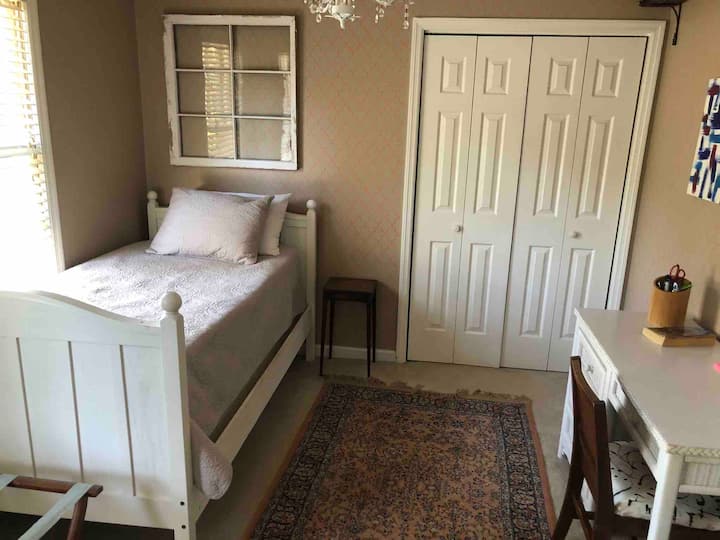 Chumba cha nne cha kulala chenye vitanda viwili