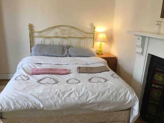 XLD/Room close to Uni, RSH,M/fibre soft Bed topper