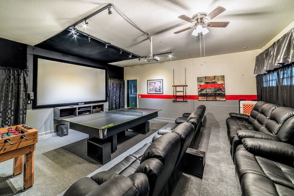Media / Game Room (Pool & Ping Pong) with Leather Recliners for 12