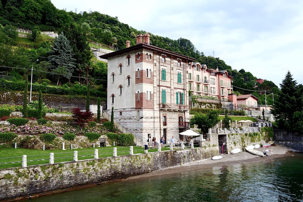 Villa, spiaggia e giardino da lago