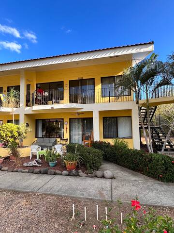 Bohemian 2bed/2bath Condo walk distance to beach
