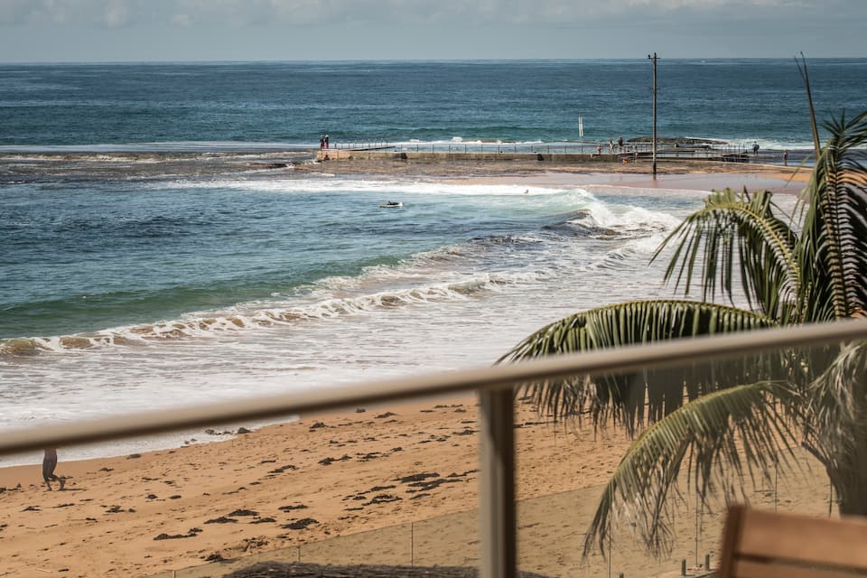 The Mona View, right on the sand, Mona Vale, Sydney, Australia, photo 2 of 10